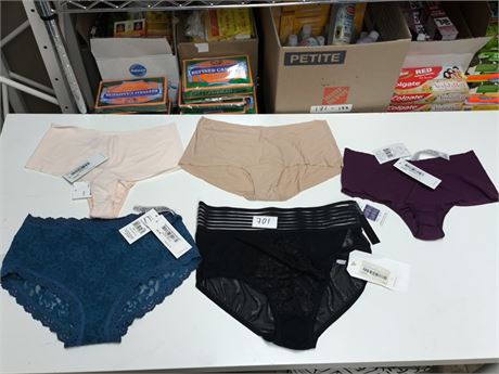 Lot 701 - Hanky Panky Underwear