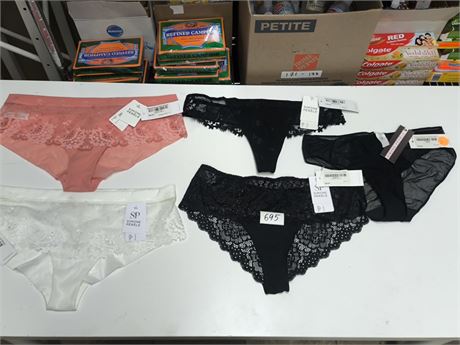 Lot 695 - Simone Perele Underwear