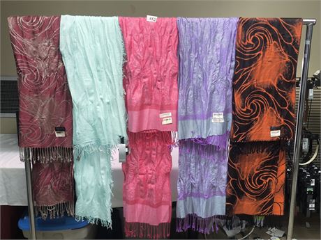Lot 552 - BZT Reverislbe Scarf