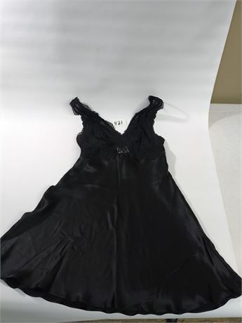 Lot 421 - NK Imode Maximum Bust Support Silk Chemise