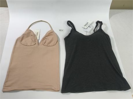 Lot 445 - Halter neck tank