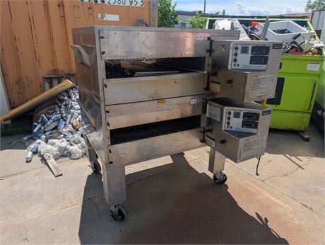 Lot 4-18 - Conveyer oven and Base