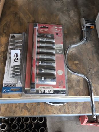Lot 102 - 3/8 drive socket sets with speeder handle