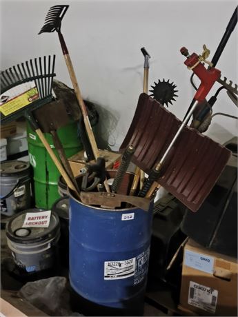 Lot 252 - Miscellaneous Garden Tools