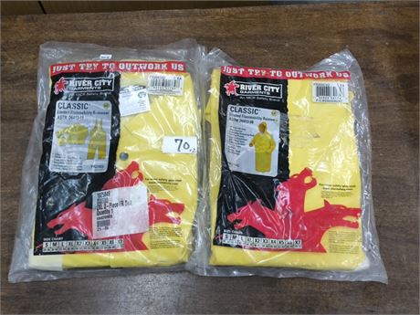 Lot 70 - River city FR suits