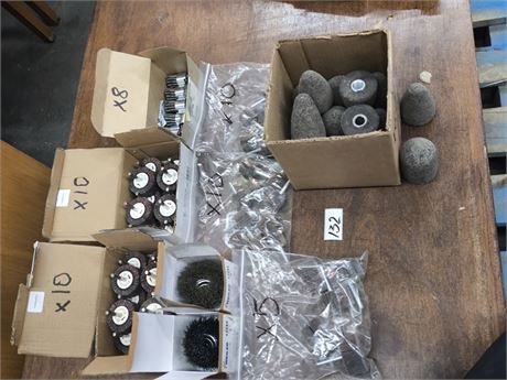 Lot 132 - Assorted grinding chucks