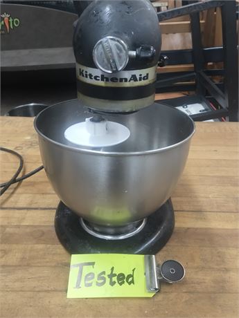 Lot 3-28 - KitchenAid Tilt-Head Stand Mixer