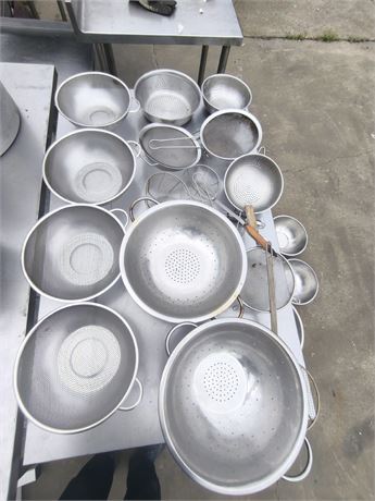 Lot 3-15 - Kitchen Colanders and Mesh Strainers