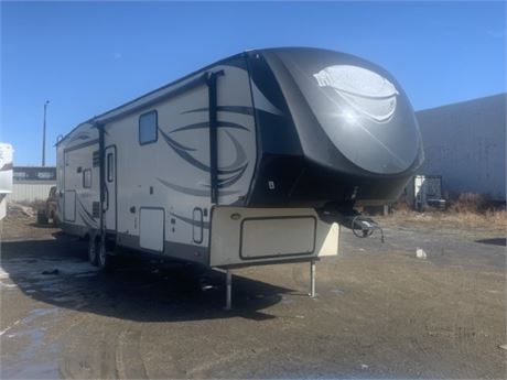 Lot 8338 - 2016 Forest River Hemisphere 386FBK
