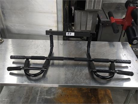 Lot 89 - Chin Up Bar