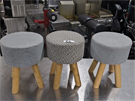 Lot 82 - Stools