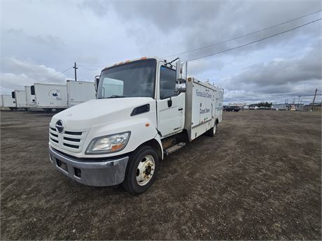 Lot - 8463 2010 HINO HINO 185