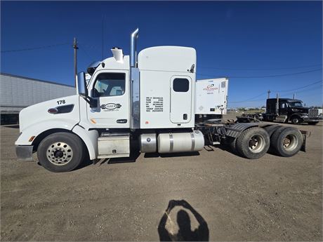 Lot 8464 - 2016 Peterbilt 579