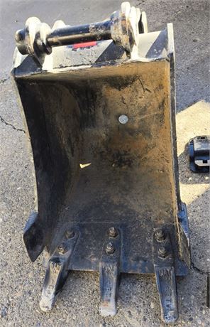 Lot - W-48 - Cat Dig Bucket