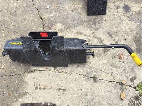 Lot - W - 126 - Hijacker 5th Wheel Hitch