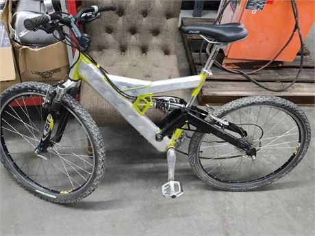 Lot - W - 133 - Mountain Bike