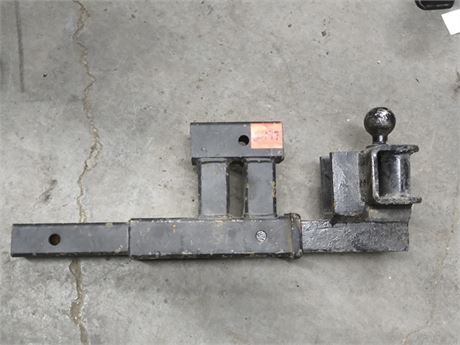 Lot - W - 147 - Heavy Duty Trailer Hitch Assembly