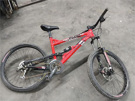Lot - W - 135 - KHS XCT-525 Mountain bike