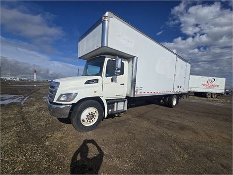 Lot - 8457 2015 Hino 358